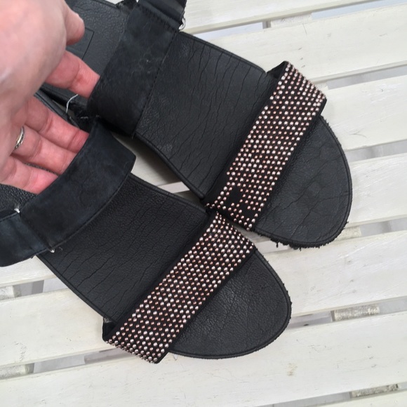 2 Pairs of FIT Flops Navy Black Exercise Sandals 8 - Picture 4 of 12